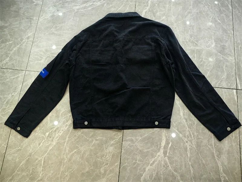 Frühling und Herbst Neue Herren-Jeansjacken mit Stickerei Y2K Trendige und Stilvolle Slim-Fit-Jeansjacke mit Abzeichen – Detail 13