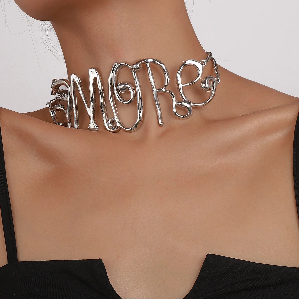 2024 New Original Design Exaggerate Personality Metal Letter Neck Jewelry for Women Fashion Vintage Gold Color Choker Necklace