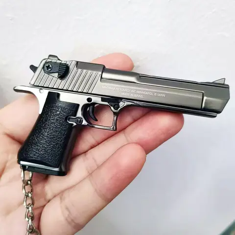 1:4 Alloy Scale Desert Eagle Pistol Keychain Mini Toy Gun Weapon Model Metal Keychain For Adult Kids Christmas Gift