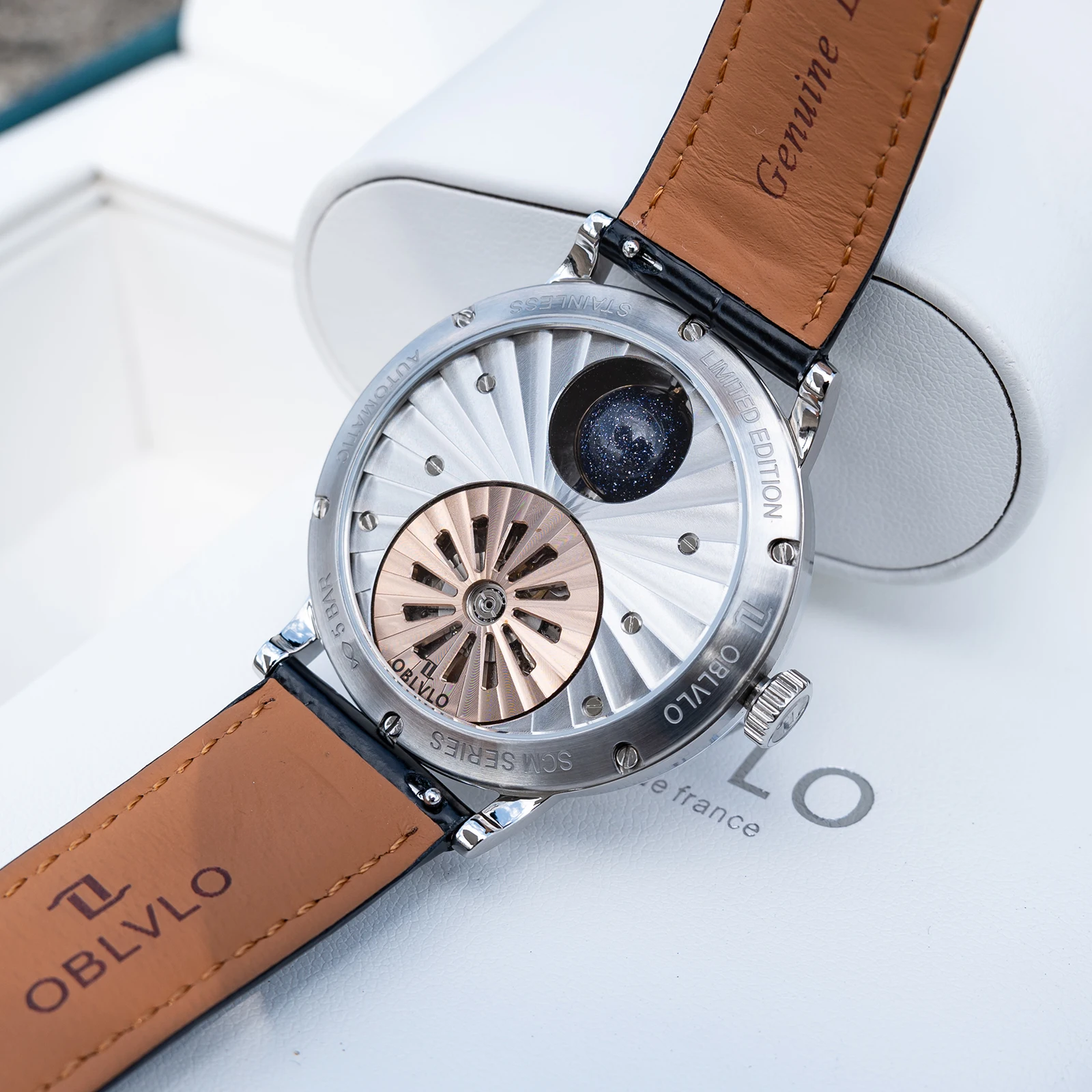 OBLVLO メンズ 316L ステンレス鋼機械式自動時計中空星空 24 時間表示レザーストラップクラシック腕時計