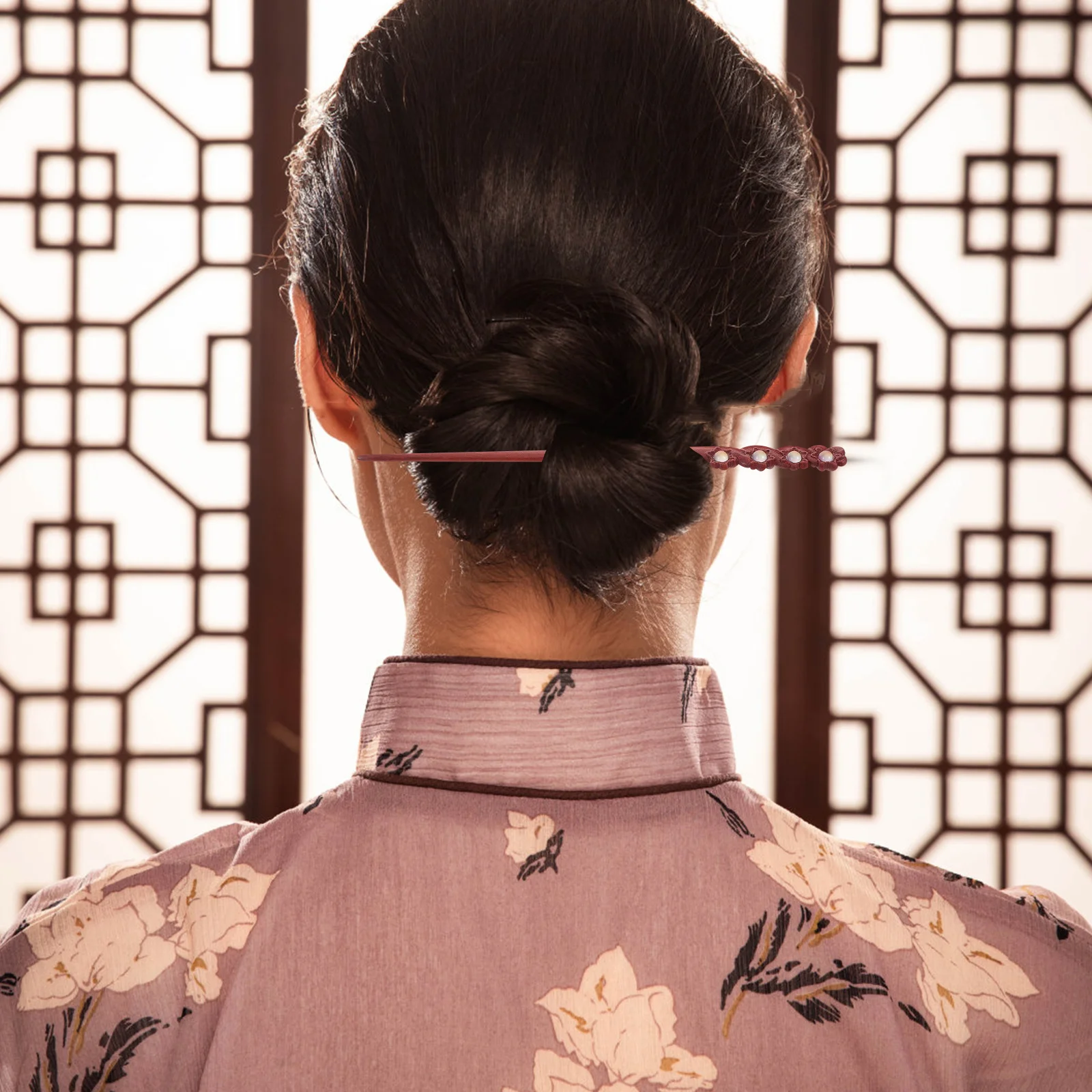 

Винтажная заколка для волос из красного сандалового дерева в китайском стиле, элегантные резные аксессуары в стиле ретро, женский держатель для булочек Hanfu, классический азиатский стиль