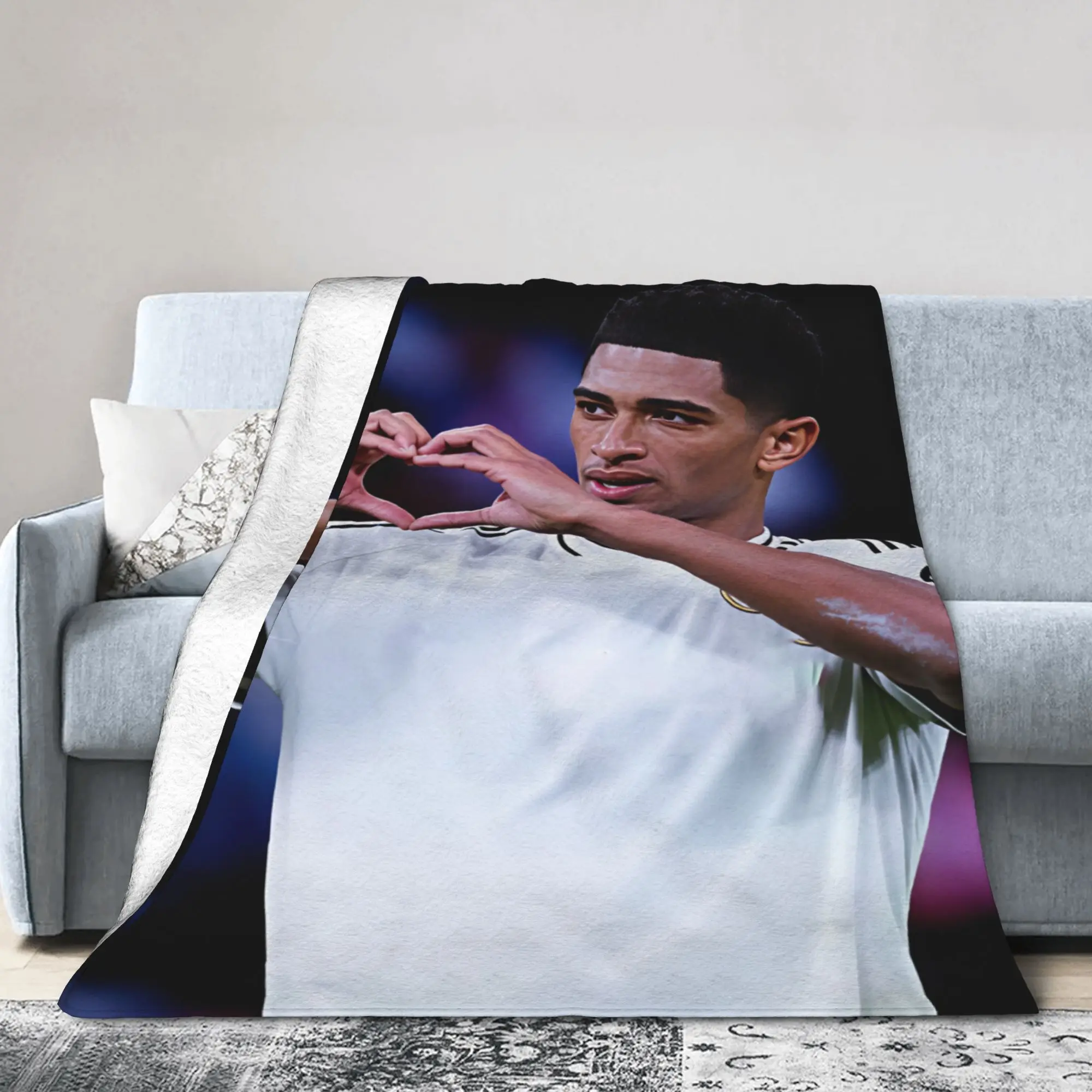 Jude Bellingham Real Madrid Heart Gesture On Pitch Blanket Picnic Flannel Bedding Throws For Home Decor Soft Warm Bedspread