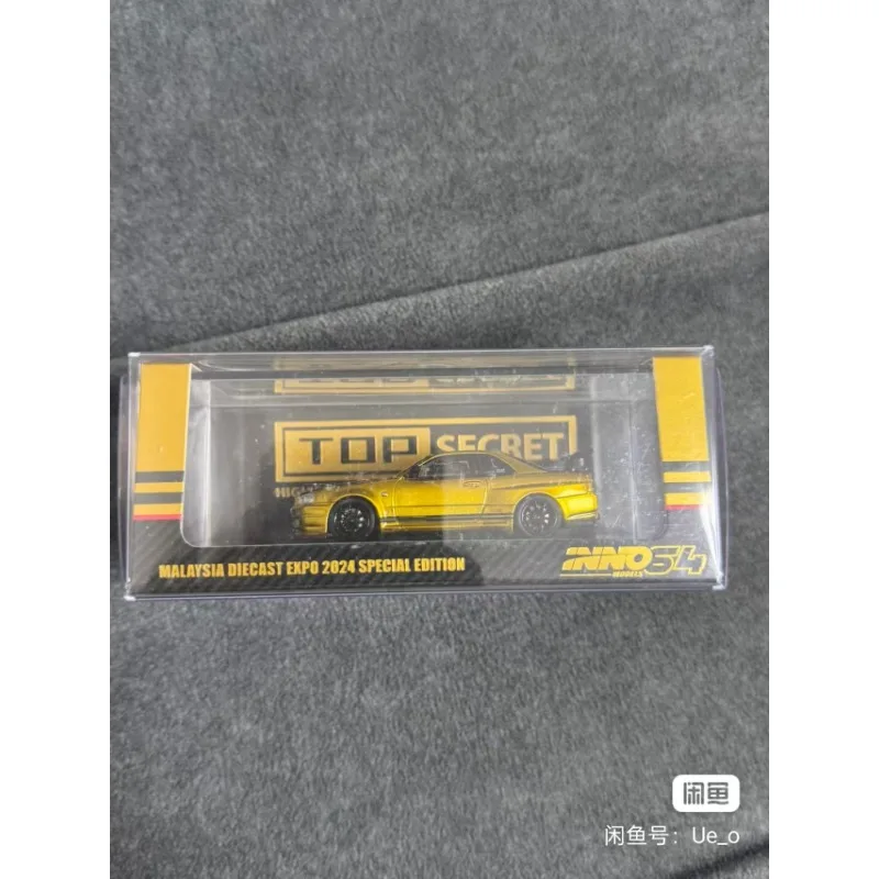 

Malaysia Exhibition Limited Edition 1:64 R34 Golden alloy die-cast car model, collectible, festival gift, ornament.