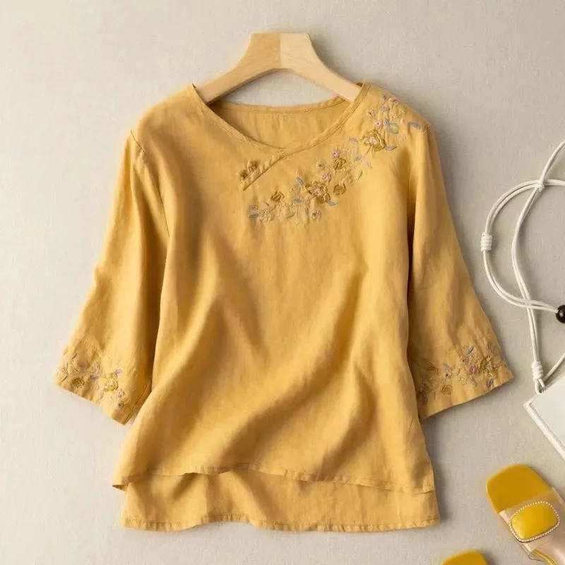 

Cotton and Linen T-shirt Top for Women in Summer 2025 New Loose Slim Round Neck Retro Style Embroidered Quarter Sleeve Shirt