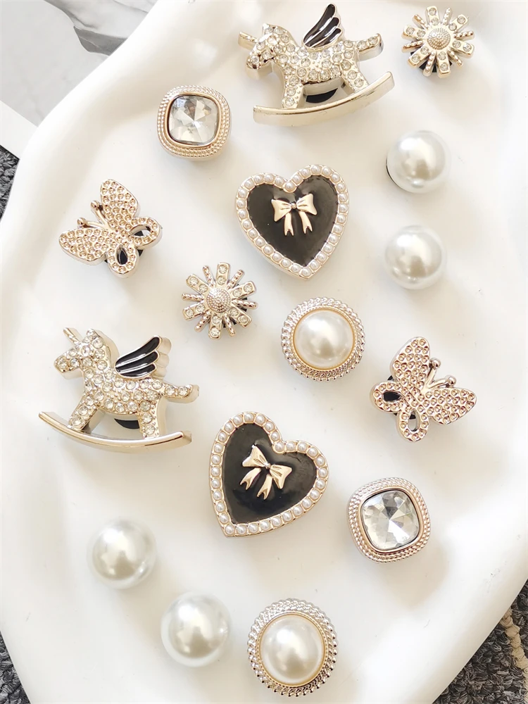 16-teiliges Set Himmlische Pferde-Blumen-Schuhcharms DIY-Zubehör Schmetterling Schleife Clogs Schuhschnallen Dekorationen Herzförmige Schuhclips – Detail 4