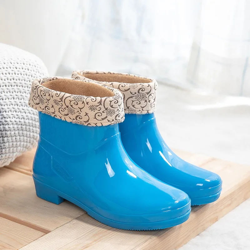 جديد المرأة Wellies مقاوم للماء عدم الانزلاق أحذية بلاستيكية الشتاء القابلة للإزالة أفخم احذية المطر الدافئة في الهواء الطلق البلاستيكية الجرموق أحذية نصف رقبة من المطاط