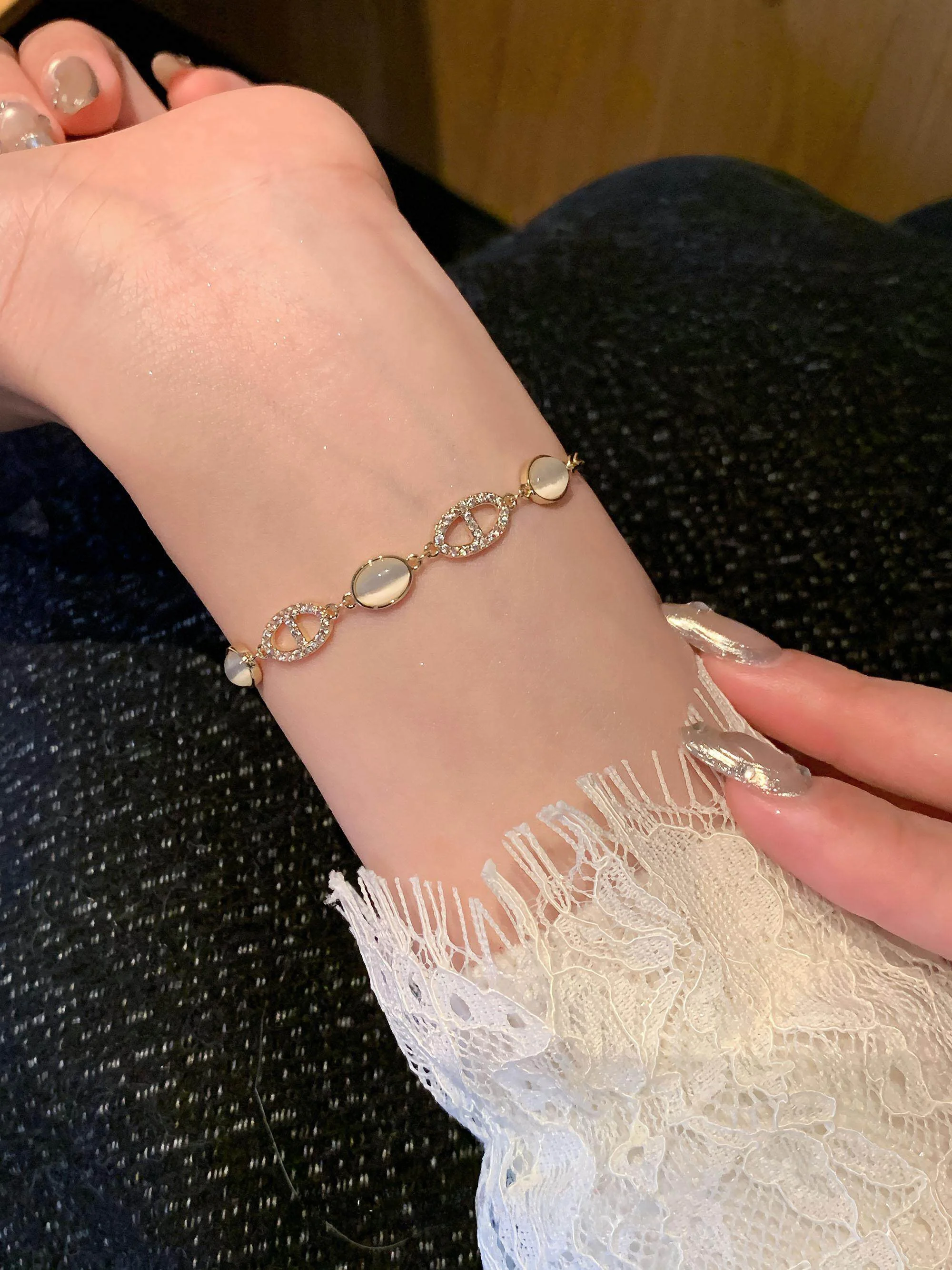 victoria-vh-jie-'s-eye-stone-bracelet-women's-luxury-design-faion-jewelry-ele-lady-small-ence-design