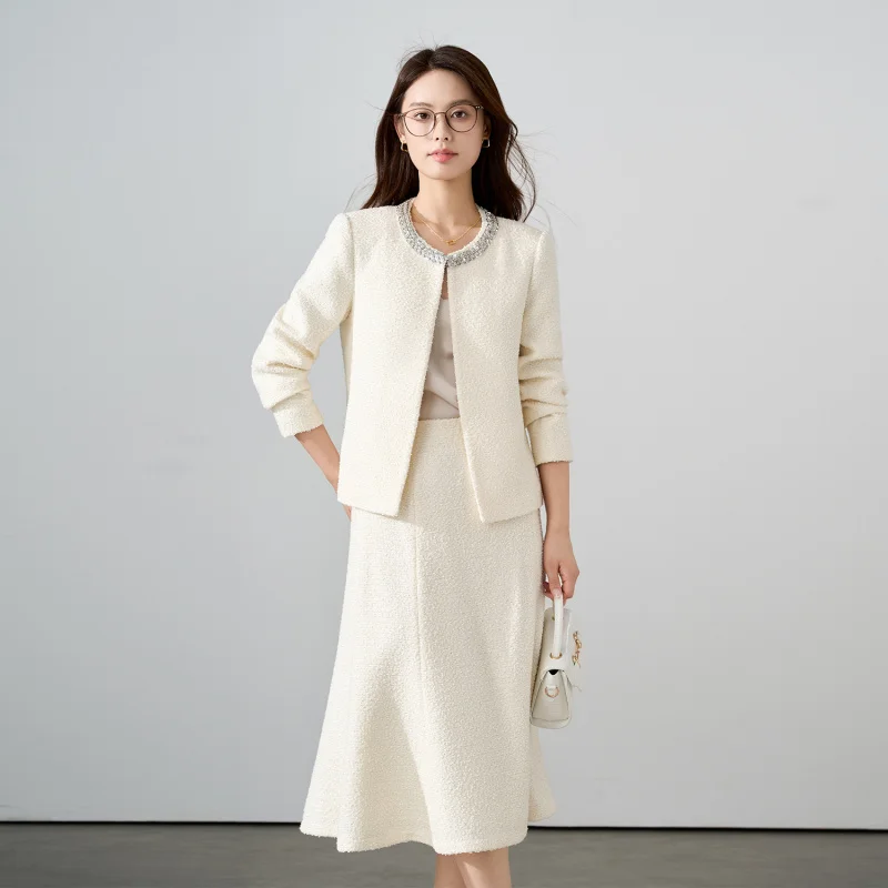 

Бежевый пиджак для женщин2025Новый повседневный модный женский костюм с юбкой Высококачественный модный короткий пиджак Топ