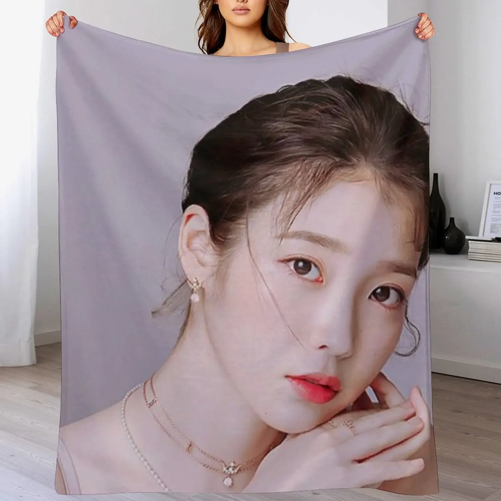 Bae Suzy Throw Blan… - image