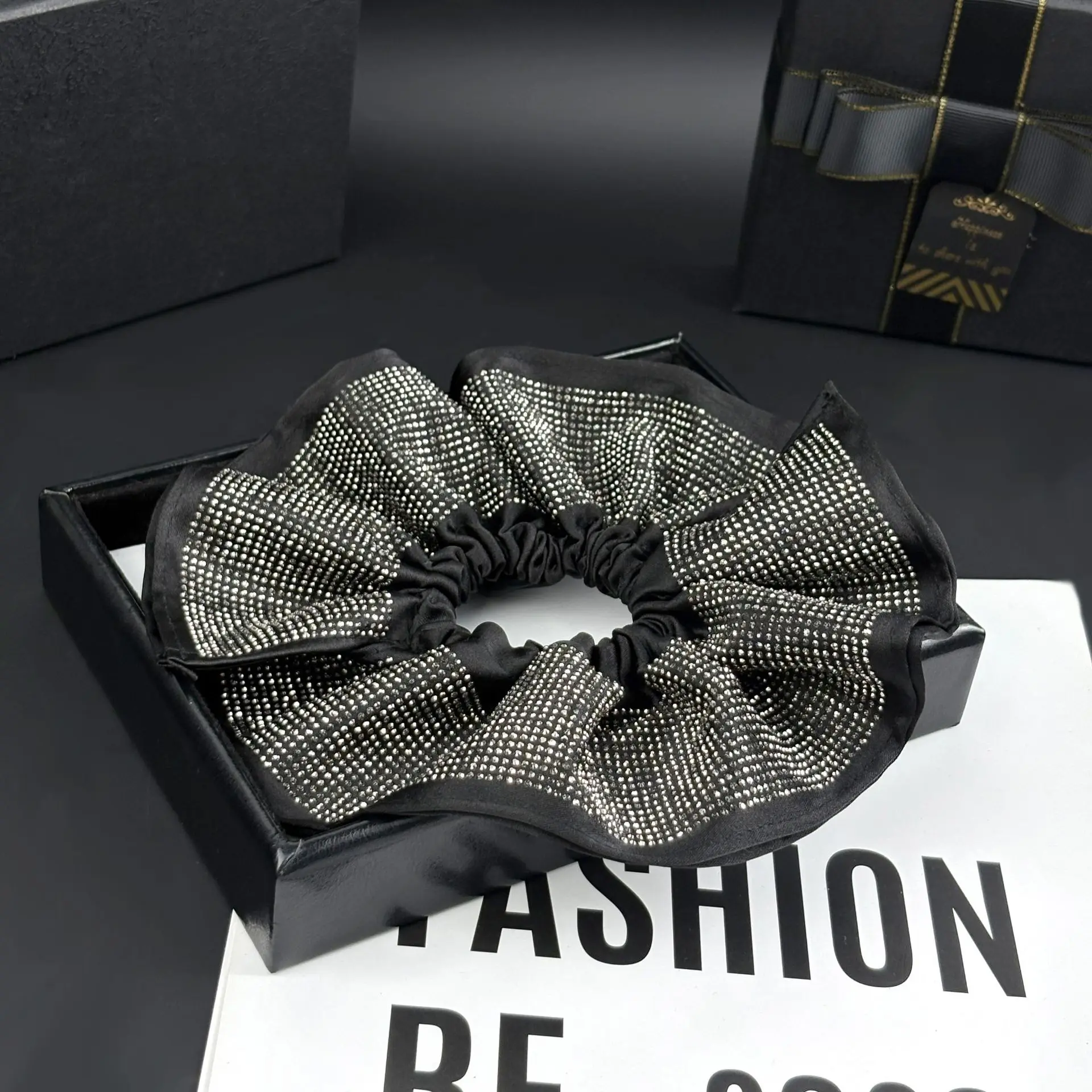 2025 South Korea Dongdaemun rhinestone large intestine hair rope femininity French exquisite hair band ball head rope hair acces