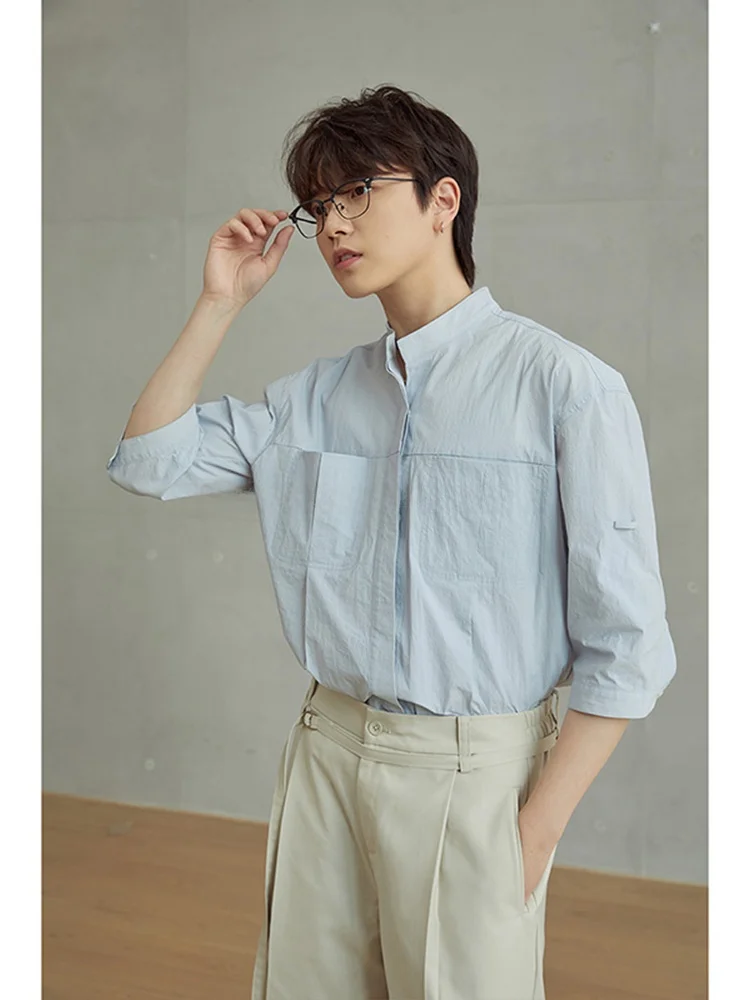 

Нейтральный светло-голубой тканевый материал HIER Sle Qui Dry с складчатой текстурой, воротник-стойка Seven Sve, приталенный крой, прямые штанины, длинные...