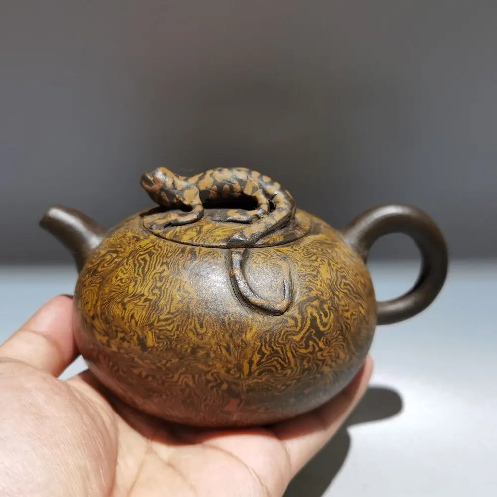 

Chinese Yixing Zisha Clay Handmade carved lizard Kung Fu Tea Exquisite Teapot