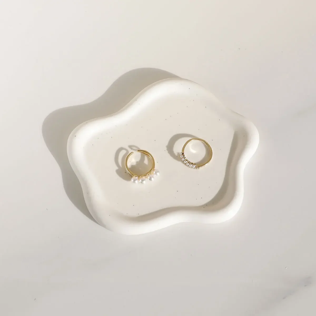 

Керамическое блюдо для ювелирных изделий, простое стильное облако, керамический лоток для хранения ювелирных изделий, серьги, дисплей, настольные украшения, подарки