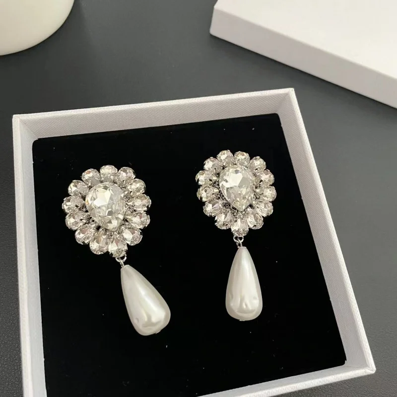 New Special OfferEuropean, American and French Style Crystal Pearl Flower Ear Clip Affordable Luxury Fashion Elegant High-Grade