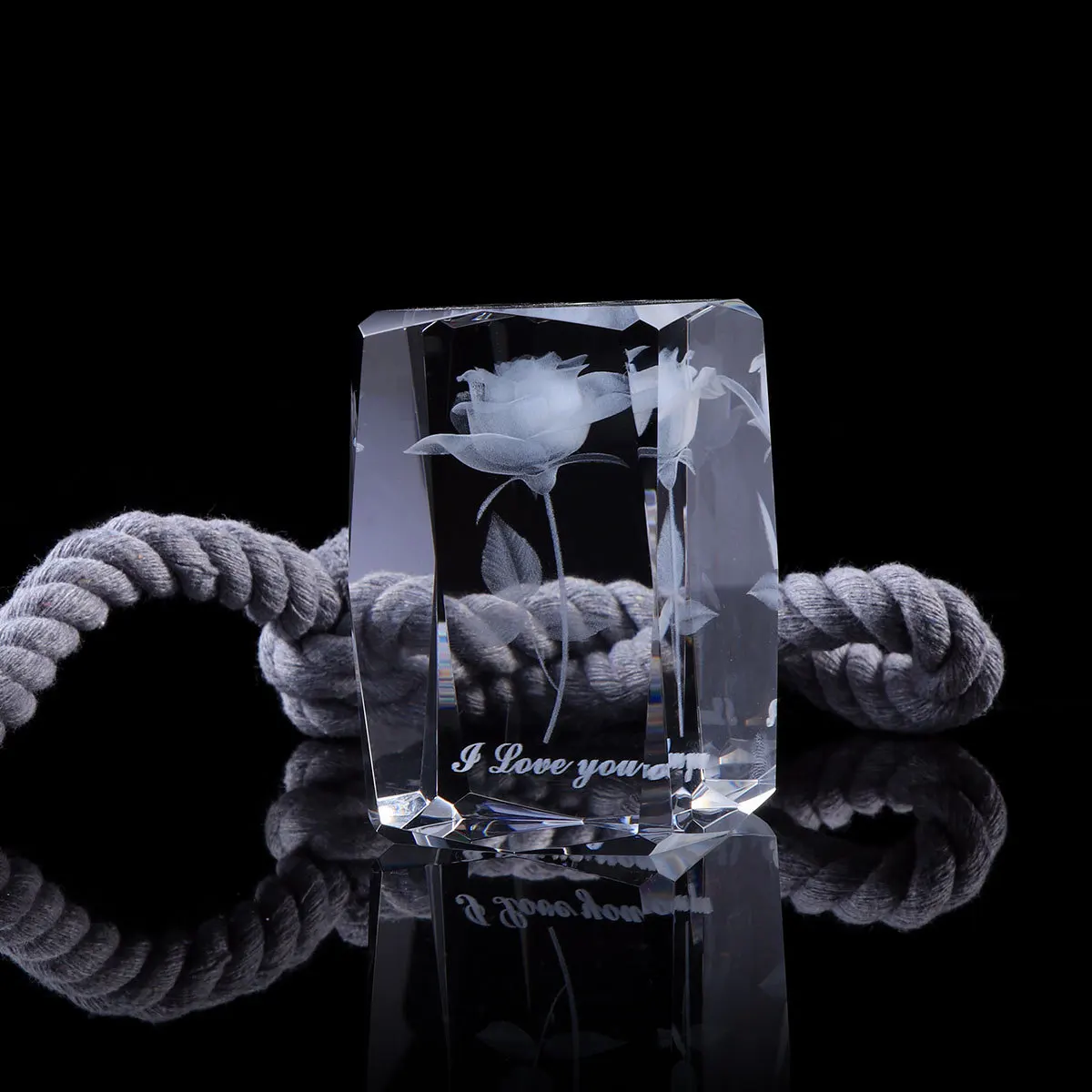 

Glass Crystal Rose Paperweight Handcrafted 3D Engraved Flower Decor Sunlight Rainbow Refraction Home Harmony Gift for Lovers