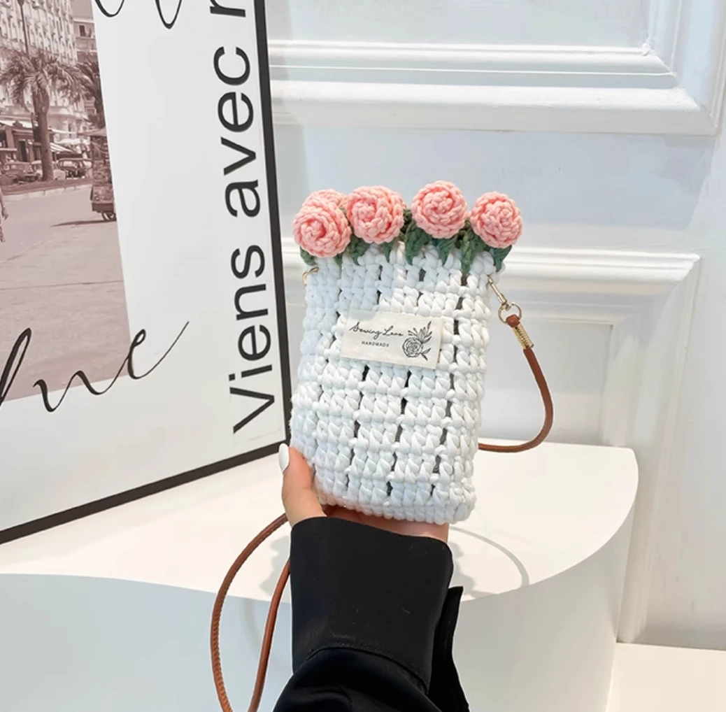 

Rose flower finished bag hand-woven bag wool crochet crossbody niche mobile phone bag gift rose blanket