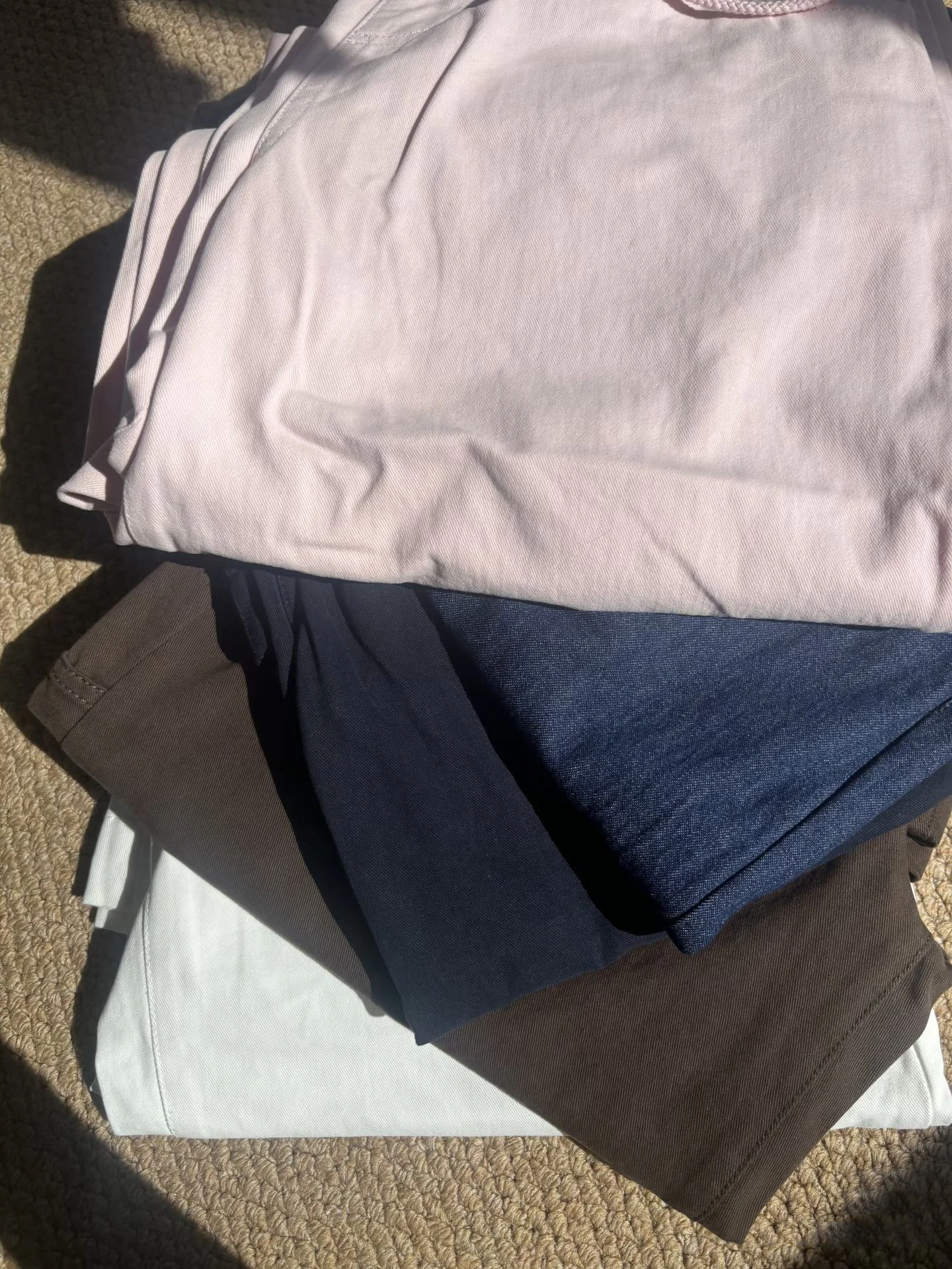 กางเกงขายาวทรงตรงแบบมีเชือกผูกเอวต่ำ มีกระเป๋า สีพื้น เรียบง่าย สไตล์วินเทจ สตรีทแวร์ แมทช์ได้กับทุกชุด ทรงหลวม