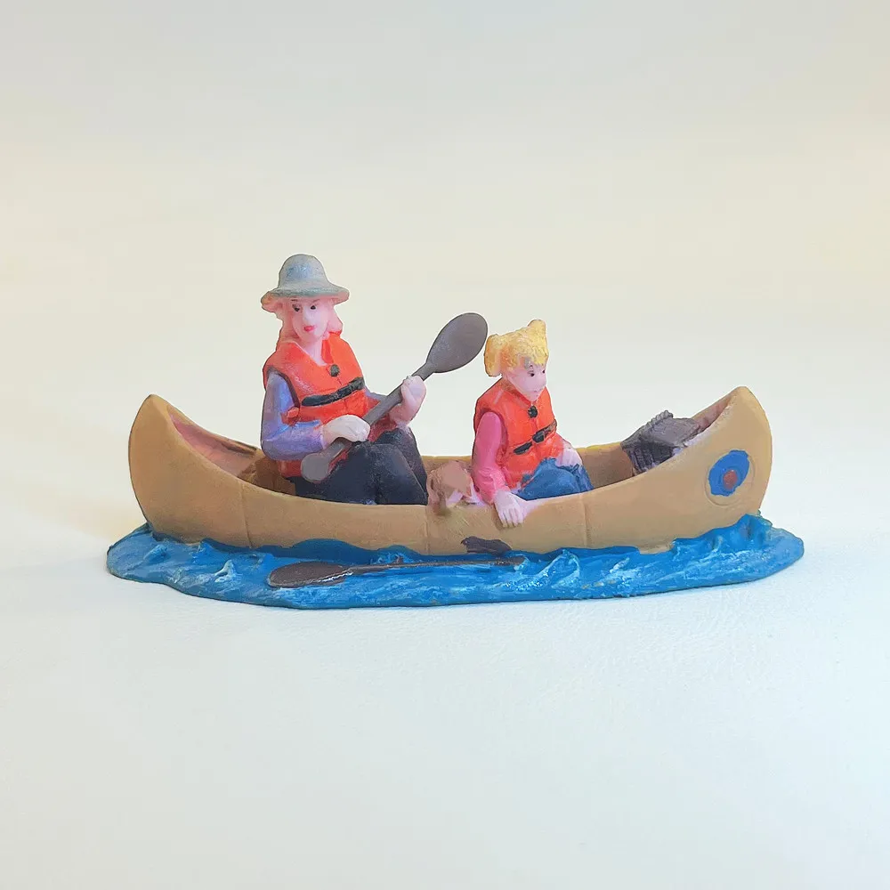 Mother Daughter Canoe Resin Figurine Mini Canoeing People With Dog Fairy Garden Decor