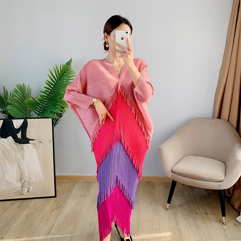 Miyake Pleated Fringed Dress for Women 2023 New Autumn V-neck Contrasting Bat Sleeves Fishtail Loose Fashionable One-step Skirt