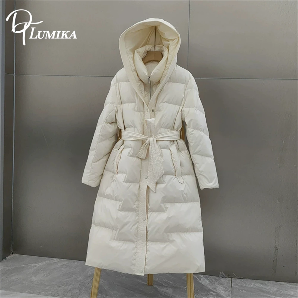 سترة طويلة DTLumika 2025 للنساء، سترة دافئة سميكة فوق الركبة، سترة بحزام تنحيف صلبة عصرية جديدة