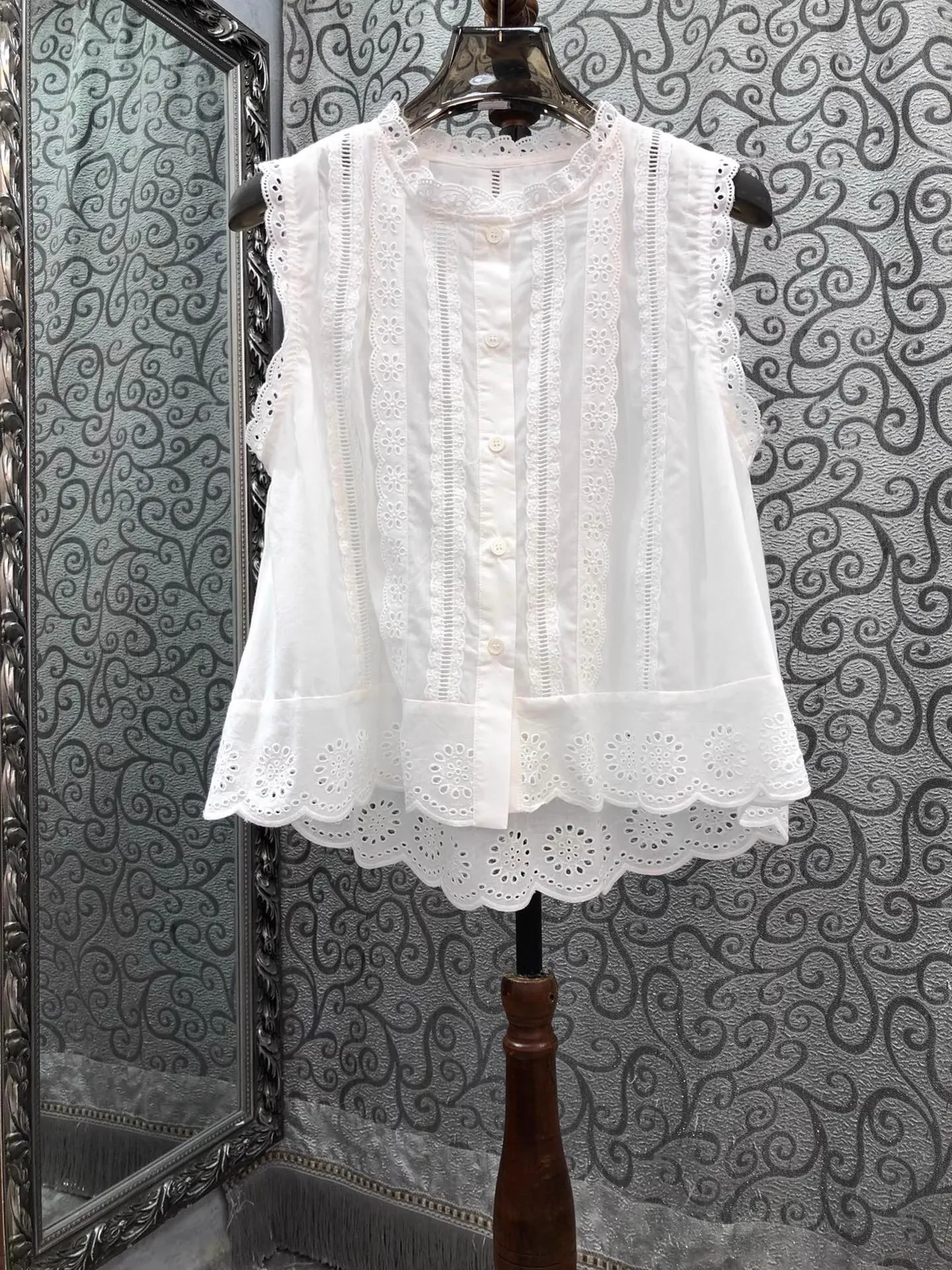

100%Cotton Tops 2025 Summer Fashion Blouses Lady Hollow Out Embroidery Flower Patterns Casual Loose White Tops Shirts Blouse