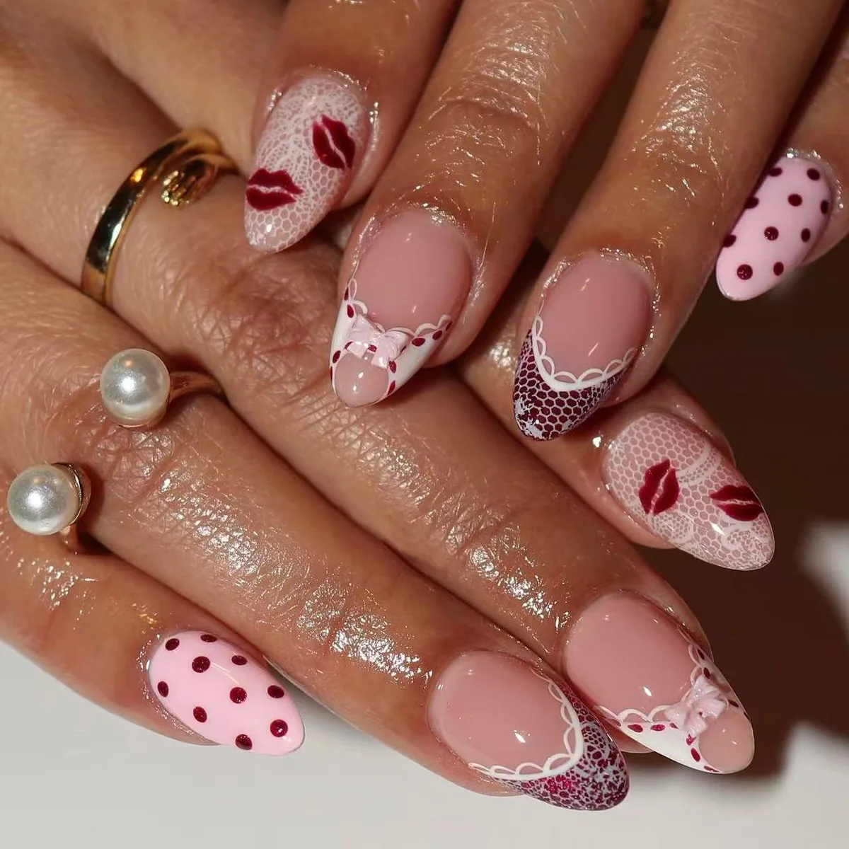 24Pcs Short Almond Polka Dot Bow False Nail Red Lips Design Full Art Lace Valentine's Day Press on Cat's Eye French Fake Nails
