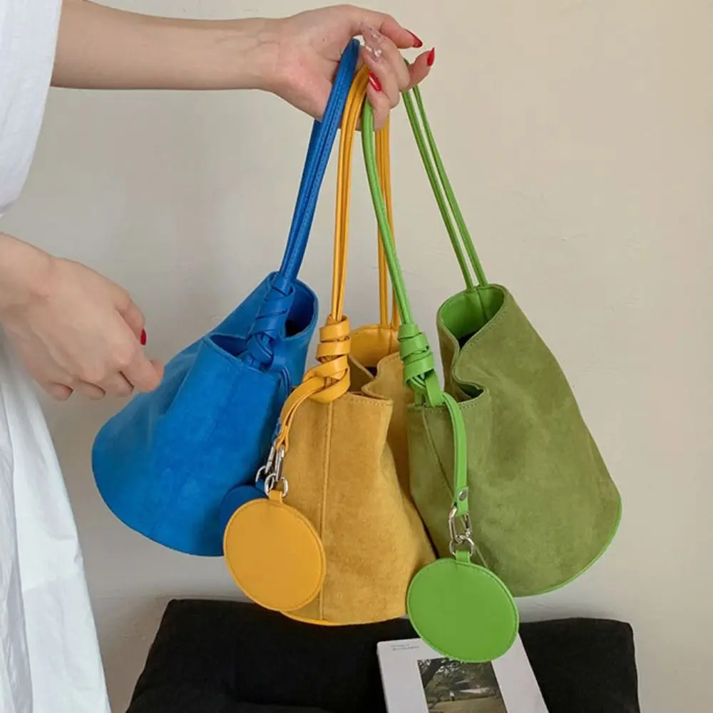 

with Round Pendant Faux Suede Bucket Bag Shoulder Bag Large Capacity Slouchy Hobo Bags Bucket Bag Handbag Solid Color Tote Bag