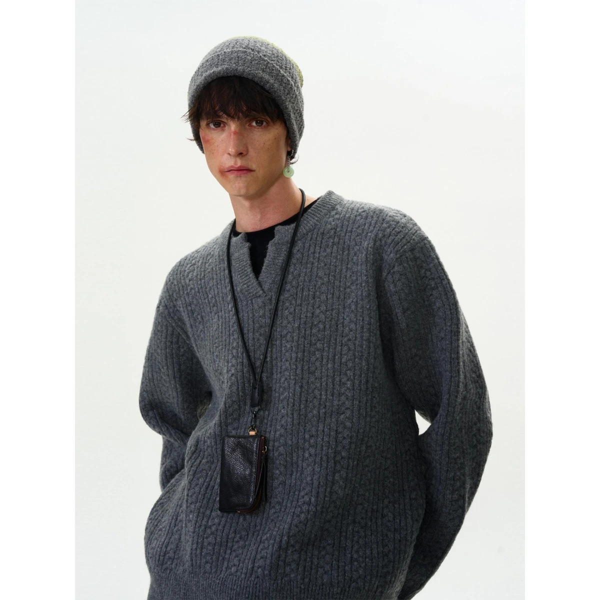 

Мужской вязаный свитер свободного кроя с воротником Генри, в американском ретро-стиле, с узором «косы», удобный, мягкий, из полиэстера, с длинными рукавами, осенний.