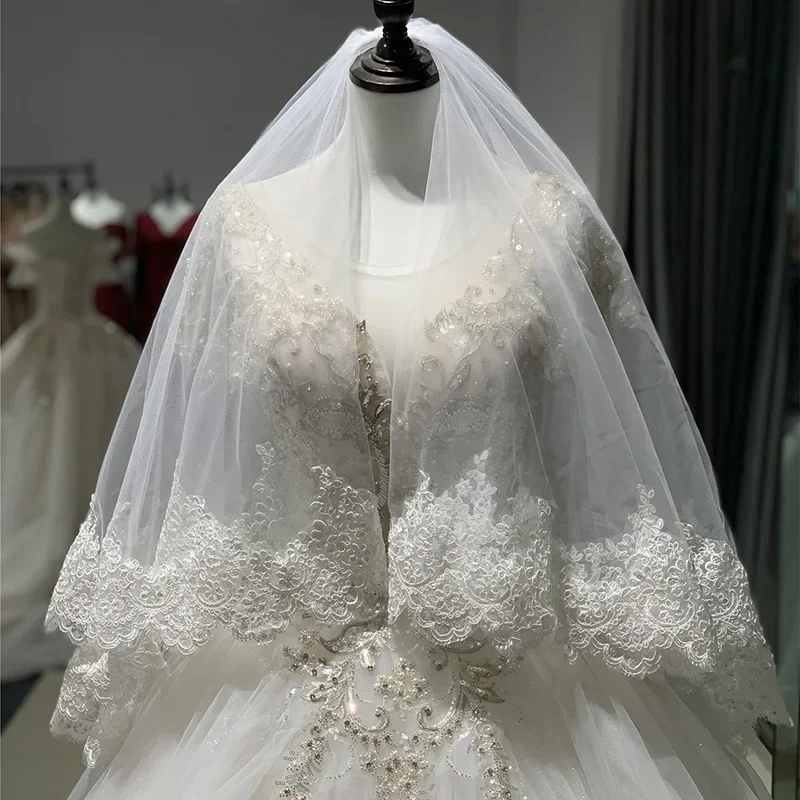 Luxury Embroidered White Lace Two- layers Tulle Wedding Veil With Comb Metal Hair Comb Short Bridal Veils