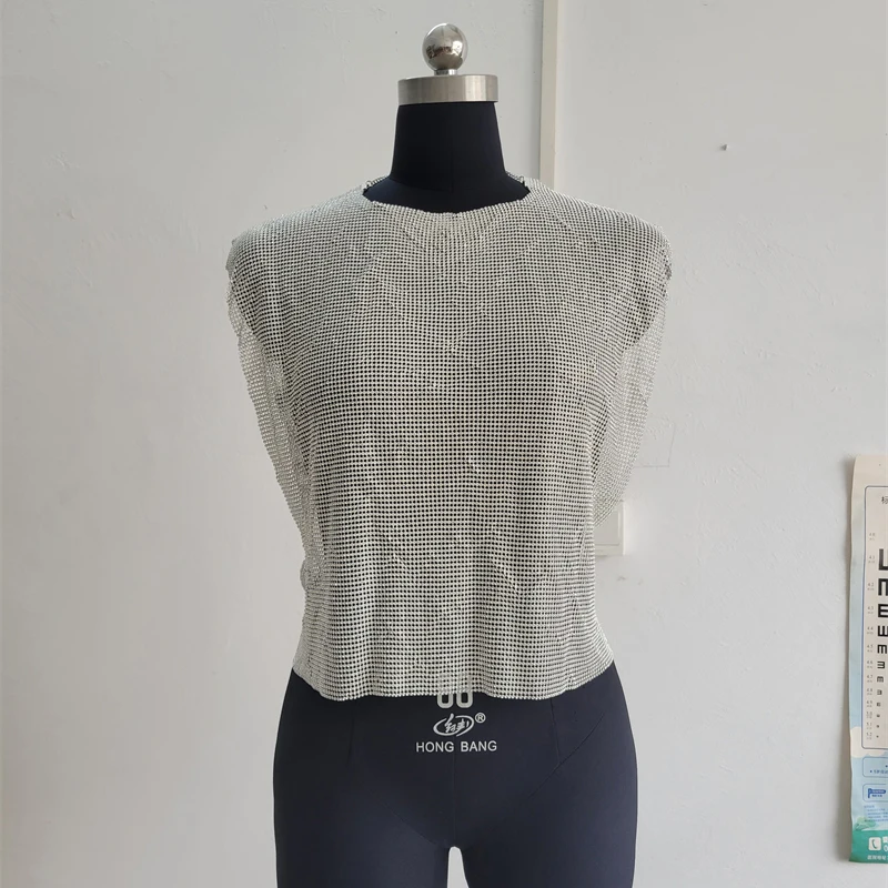 Street Style 2025, Sommer, glänzendes Strass-Crop-Top für Damen, Metall, ärmellos, modische Tank-Tops, Cruz сoji, Luxus-Frauenkleidung – Detail 3