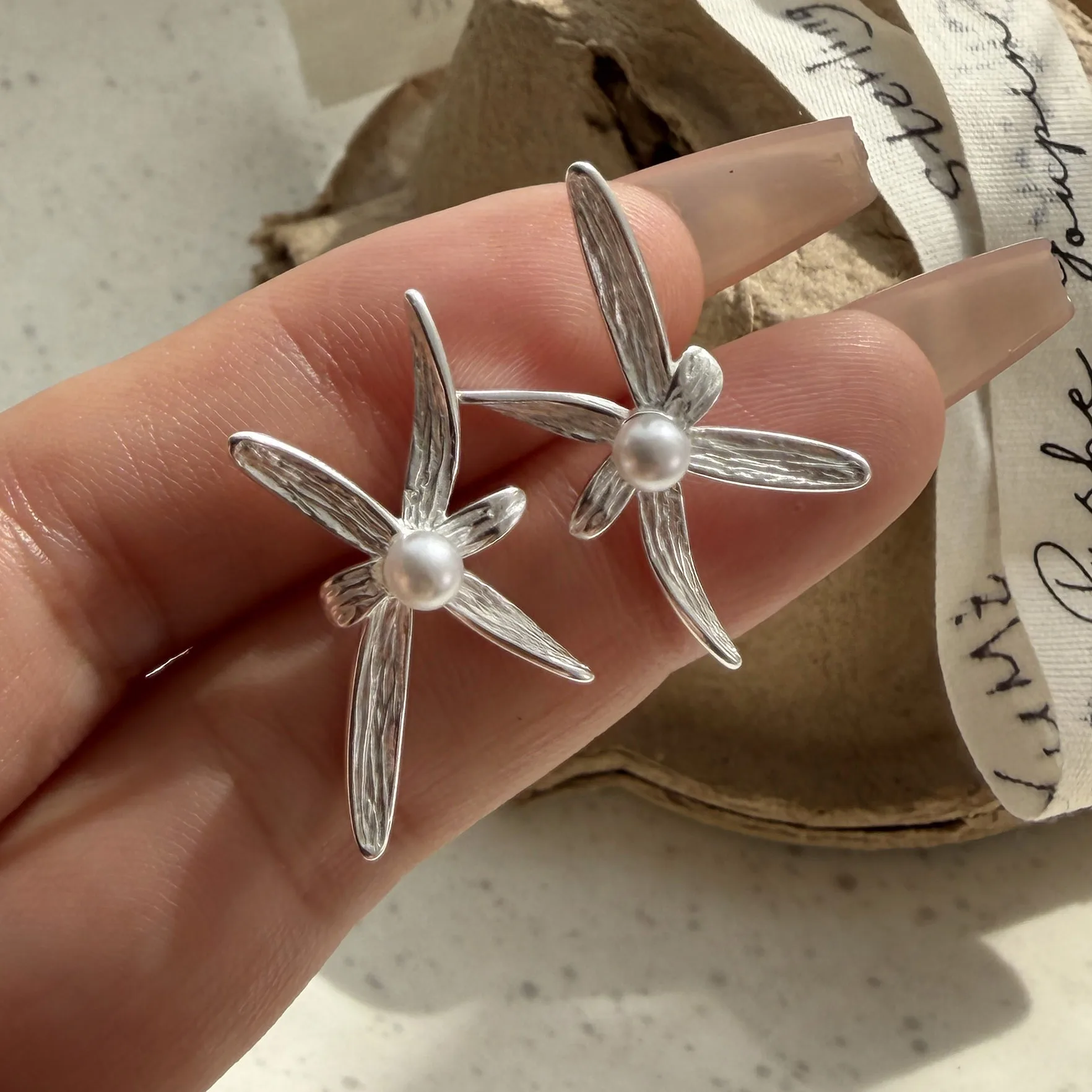 

Винтажные серьги из стерлингового серебра 925 пробы для женщин, модные простые серьги с цветочным жемчугом, ювелирные изделия, предотвращающие аллергию, аксессуары для вечеринок