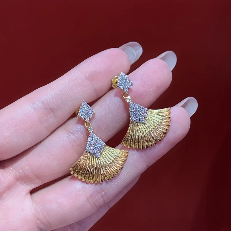 Pure silver French style light luxury temperament fan-shaped earrings for women's fashion peacock tail high-end feeling earrings