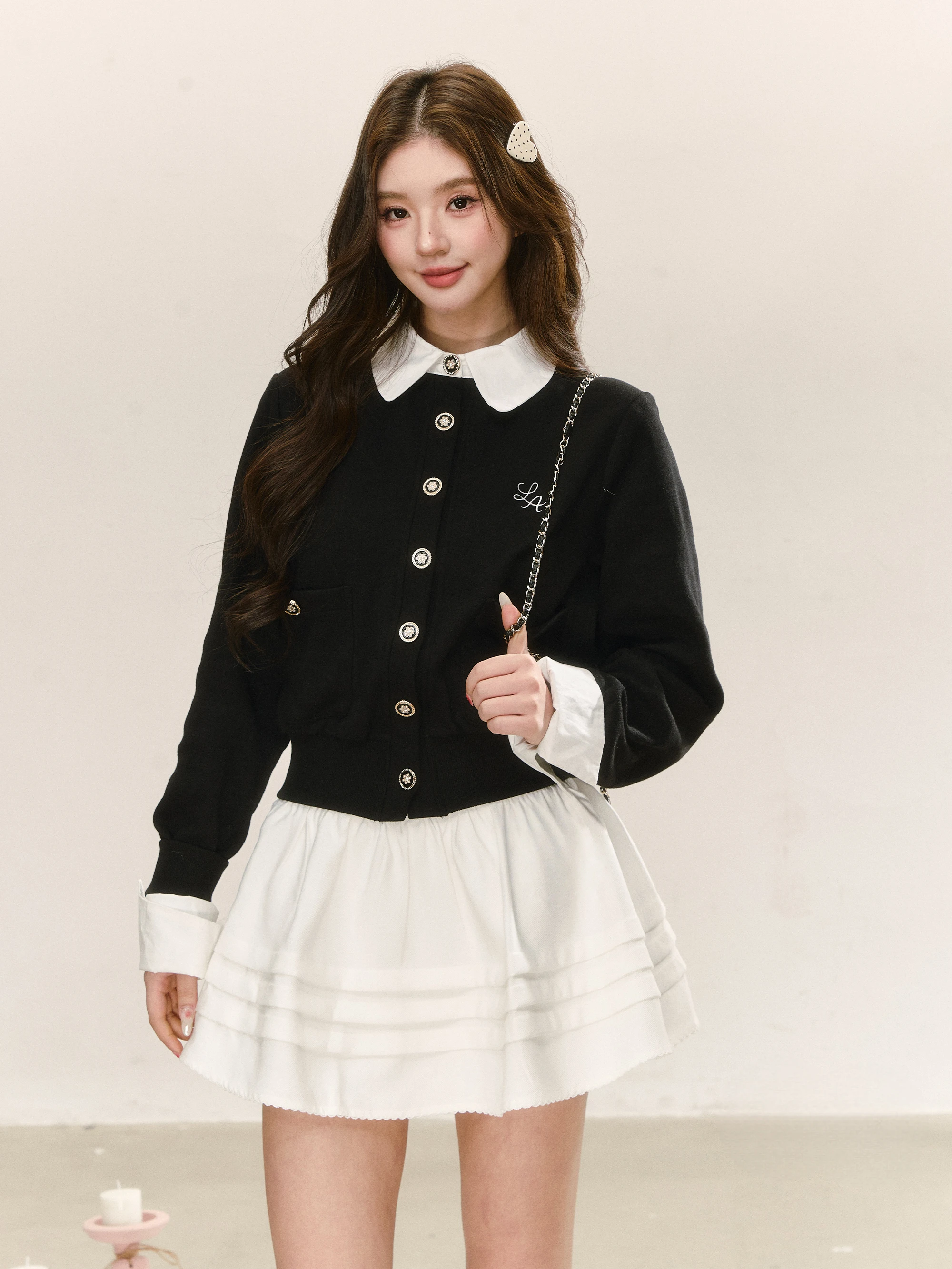 

Комплект: Женский корейский кардиган с воротником-стойкой и пуговицами, длинный рукав, весенний, белый, в стиле Lennea College, и белая юбка