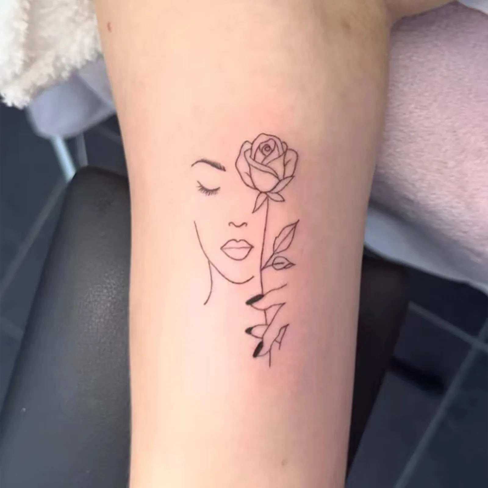 Minimalist Leaf Vine Tattoo Sticker Waterproof Long Lasting Fine Line Temporary Tattoo for Women Finger Hand