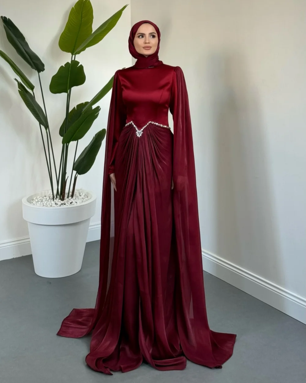 

Customized Elegant Women Charmeuse Rhinestone Ruched Straight Evening Dresses Arabic Formal High Collar Floor Lenght Party Gowns