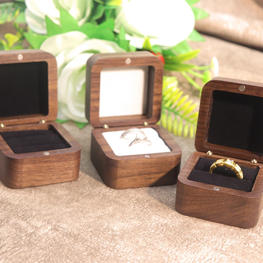 

Square Wedding Band Jewelry Box Wood Grain Magnetic Attraction Dustproof Jewelry Storage Box Retro Confession Ring Packaging Box