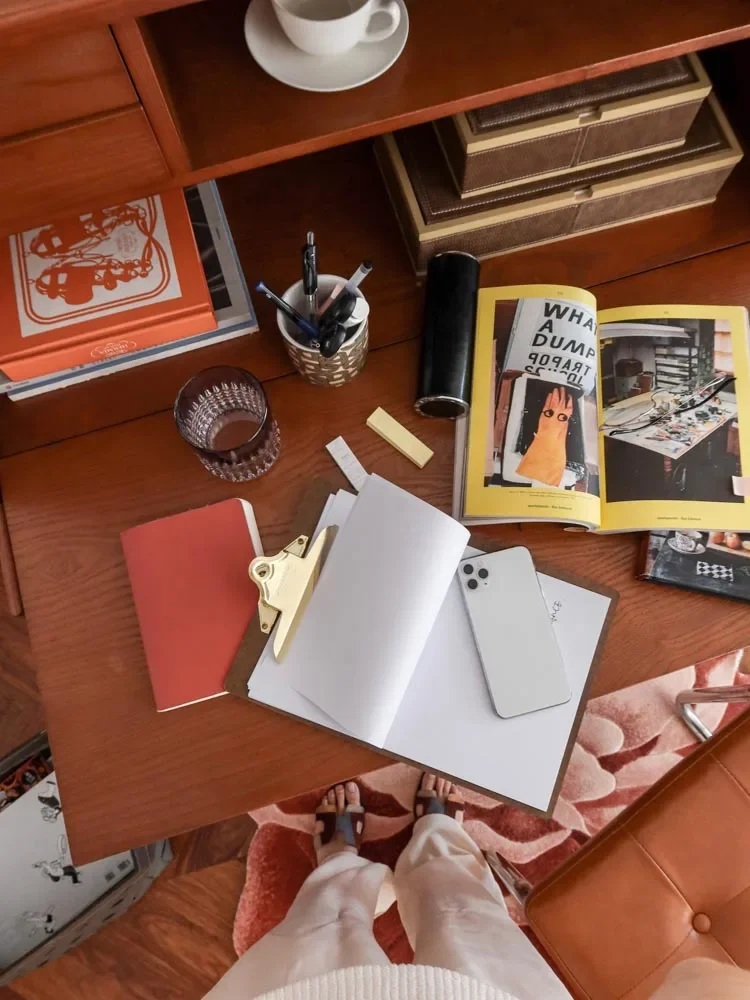 خزانة كتب من خشب الرماد البريطاني متعدد الأغراض