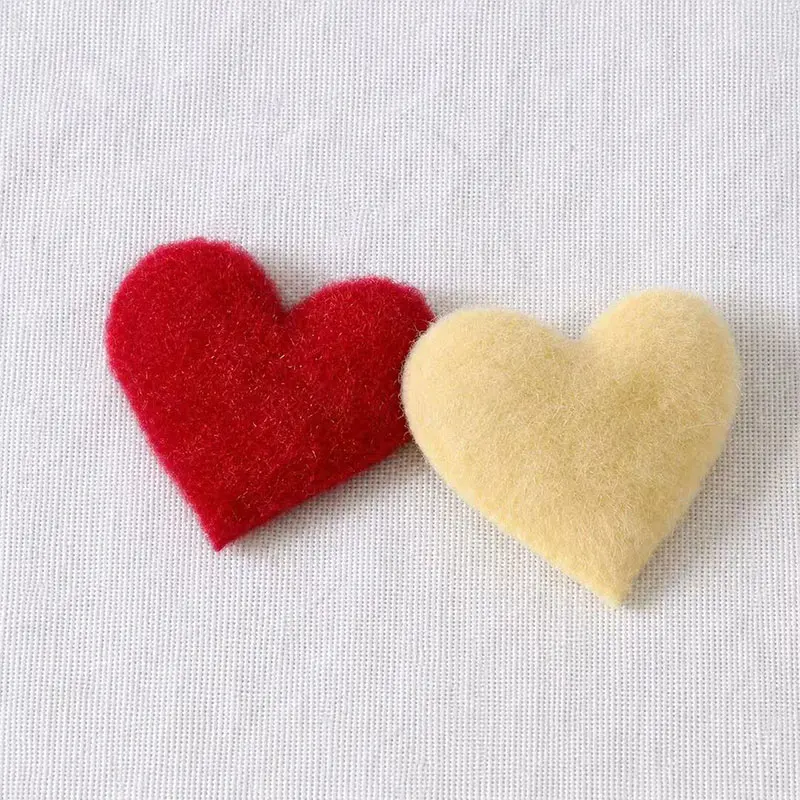 100 Stück Gekräuselte Filz-Herz-Applikationen 3,3x3,5cm Haarspangen-Zubehör für Stofftaschen, Hüte, Socken-Dekorationen – Detail 3