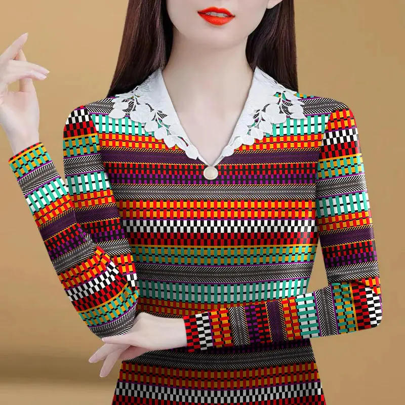 

Women's Lace Hook Flower Hollow V-Neck Button Bottom Autumn and Winter New Fashion Print Long Sleeve Pullover T-shirt Slim Tops