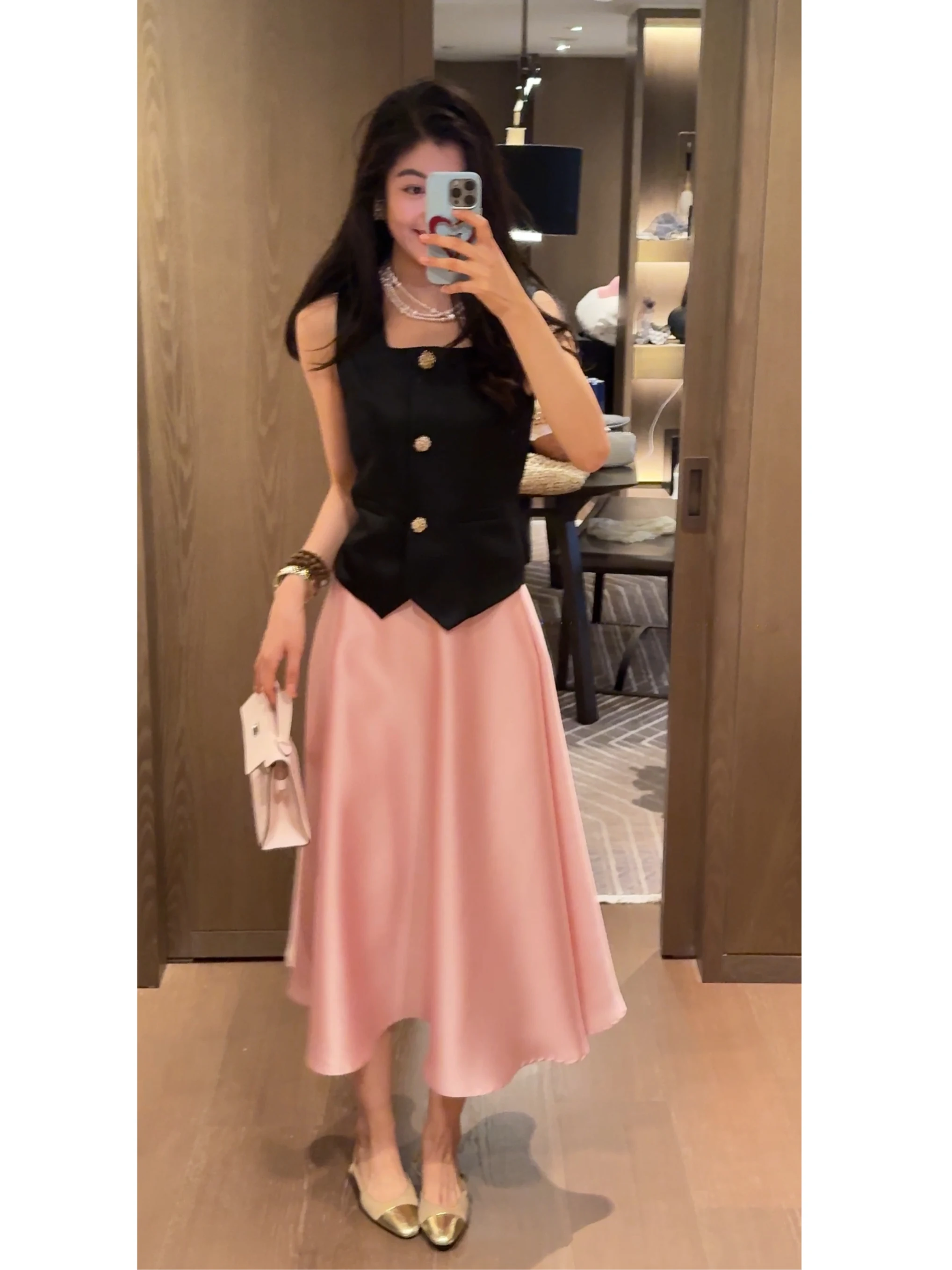 

Elegant NCOU Nie Kou Summer 2026 New Arrival Sleeveless Vest Skirt Set Fashionable Two-Piece Women's Ensemble for Ages 25-35