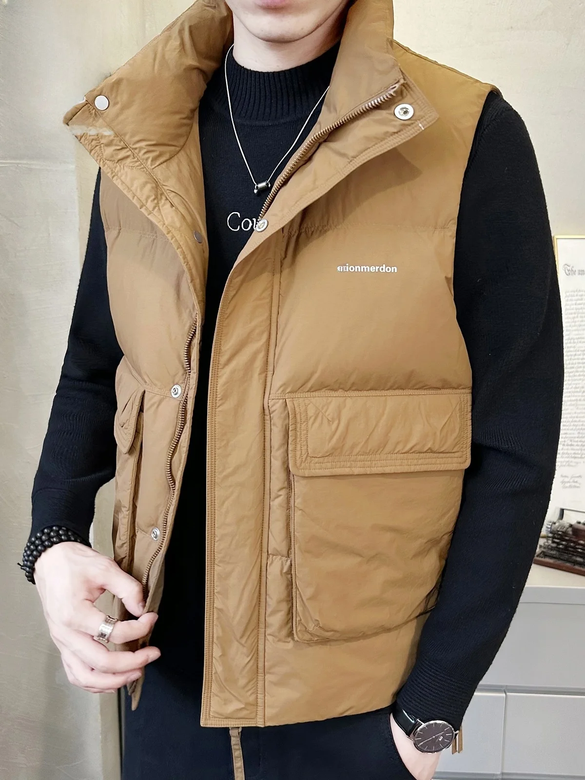 

Мужской пуховый жилет 2025: Новинка зимы, теплый, с воротником-стойкой, рабочая одежда, верхняя одежда из нейлоновой ткани, молодежный модный утепленный фасон