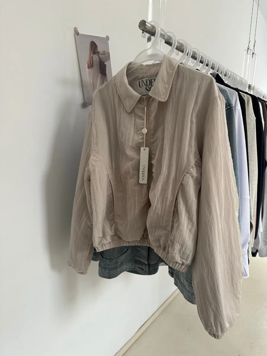 

High Quali UNDERSON Dongda Gate 2025 Autumn New Sle Women's Loose ort Jaet Collar Pleated Zipper Casual Outerwear