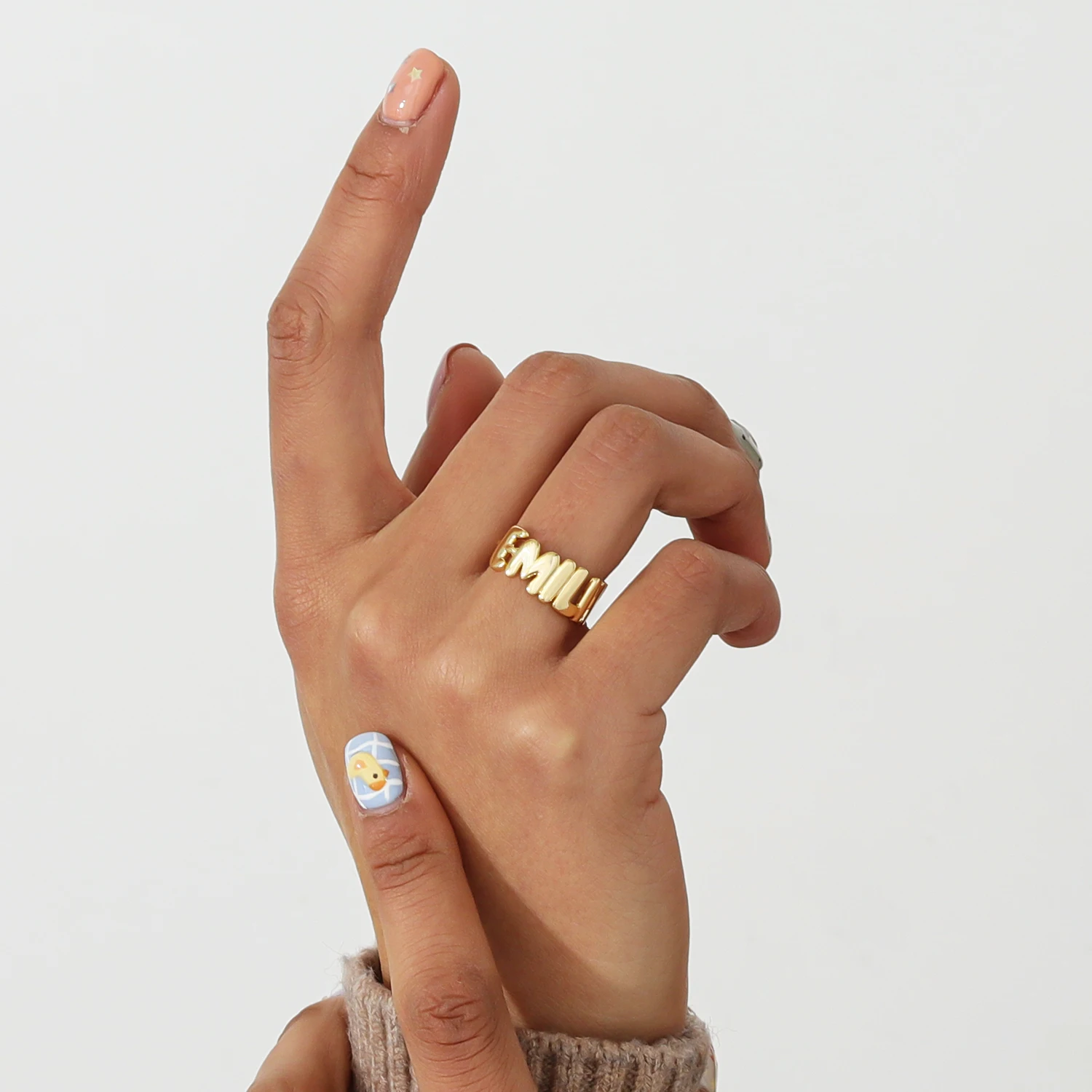 anillo-personalizado-con-nombre-en-burbuja-chapado-en-oro-de-18k-anillo-grueso-con-letra-simple-joyeria-Unica-para-mujer