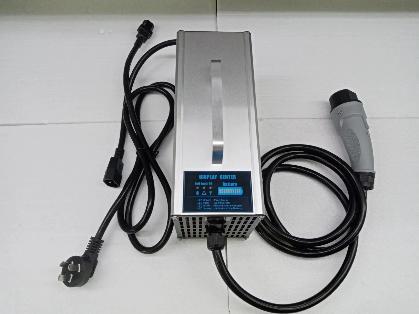 Carregador de bateria para carrinho de golfe 72v 30A Tong S14C Entrada de motor de ônibus turístico 220V Carregador inteligente inteligente