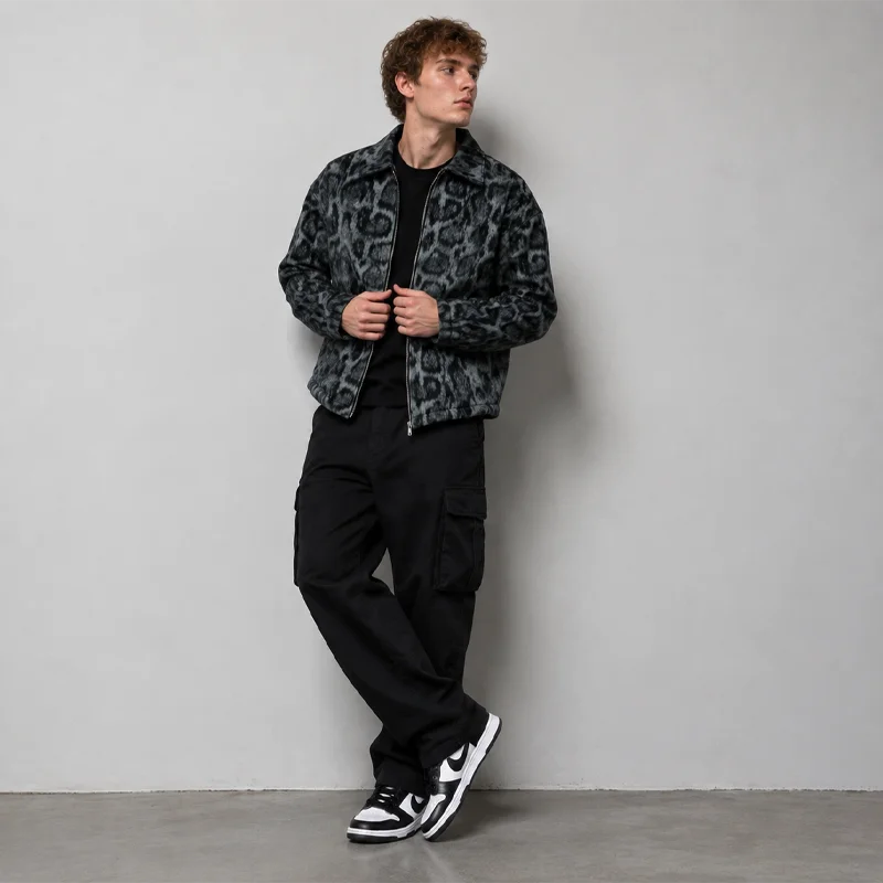 Herrenjacke mit Leopardenmuster und Reißverschluss, Streetwear, lässiger Schnitt, lockere Passform, Tiermuster, modische Oberbekleidung. – Detail 6