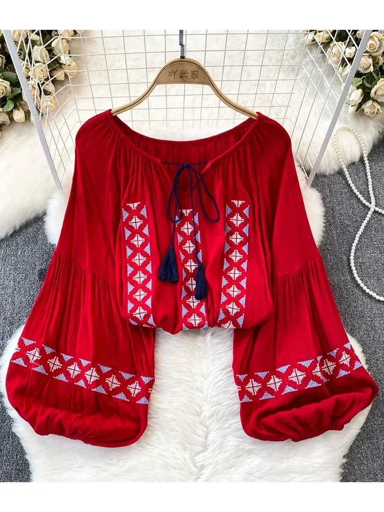 Women Spring Autumn Blouse Vintage Ethnic Style Lantern Long Sleeved Embroidered V-neck Lace Pullover Cotton Linen Top D5078