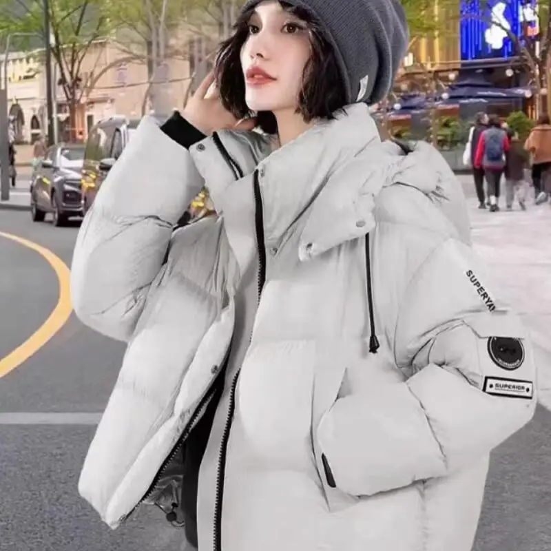 Nueva Chaqueta de algodón con capucha informal holgada a la moda corta de invierno para mujer Chaqueta de algodón de estilo universitario con diseño occidental cálido y grueso