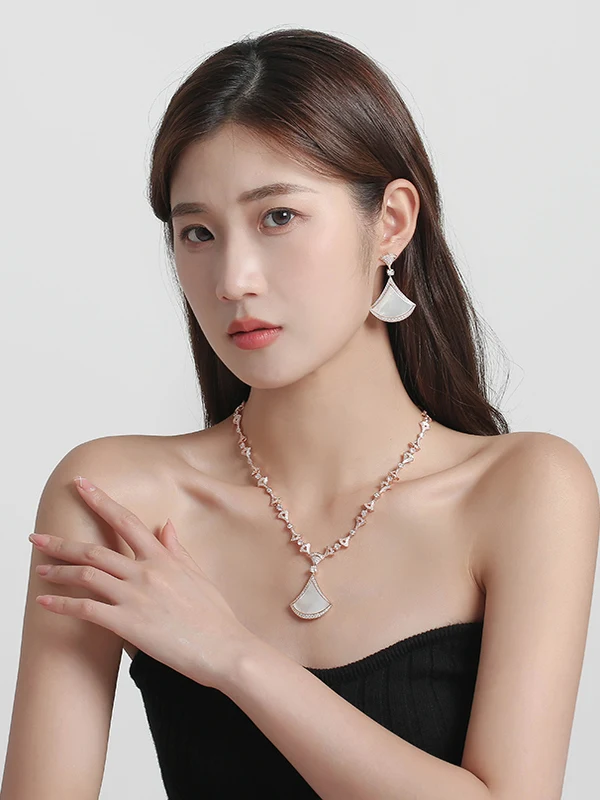 set-di-collana-e-orecchini-a-forma-di-ventaglio-in-madreperla-gioielli-moderni-e-semplici-in-lega-per-cene-di-gala-set-regalo-alla-moda