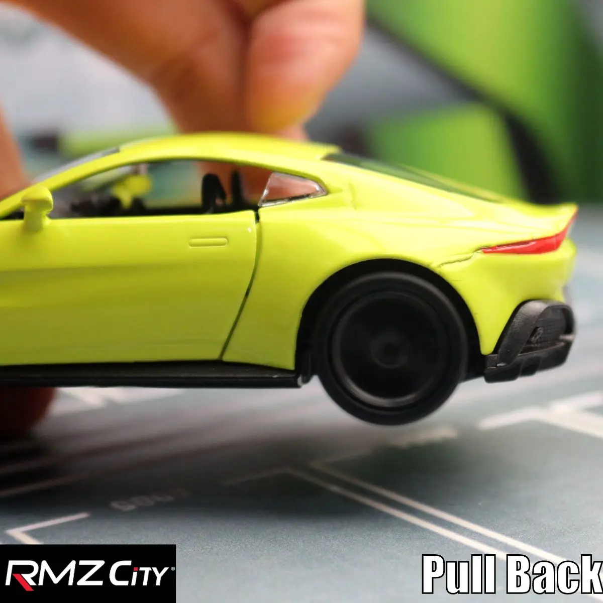 Aston Martin Vantage-Coche de juguete en miniatura para niños, modelo RMZ CiTY, ruedas libres, colección de aleación fundida, regalo para niños, 1/36