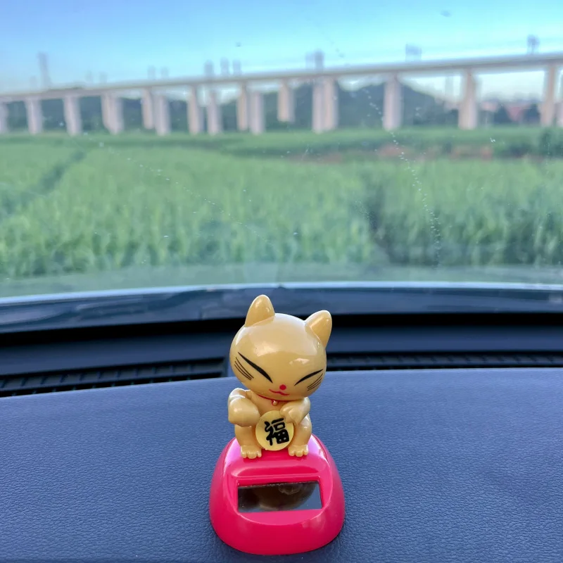 Креативная солнечная игрушка Fortune Cat, милый кот, украшение центральной консоли автомобиля, мультяшное аниме, животные, ручка-качалка, офисные украшения